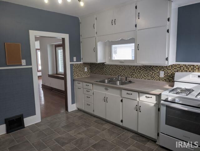 Property Photo: 336 W Oak Street IN 46721