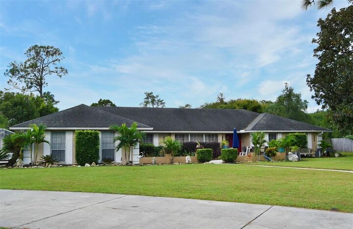 Property Photo: 1200 Waverly Way FL 32750