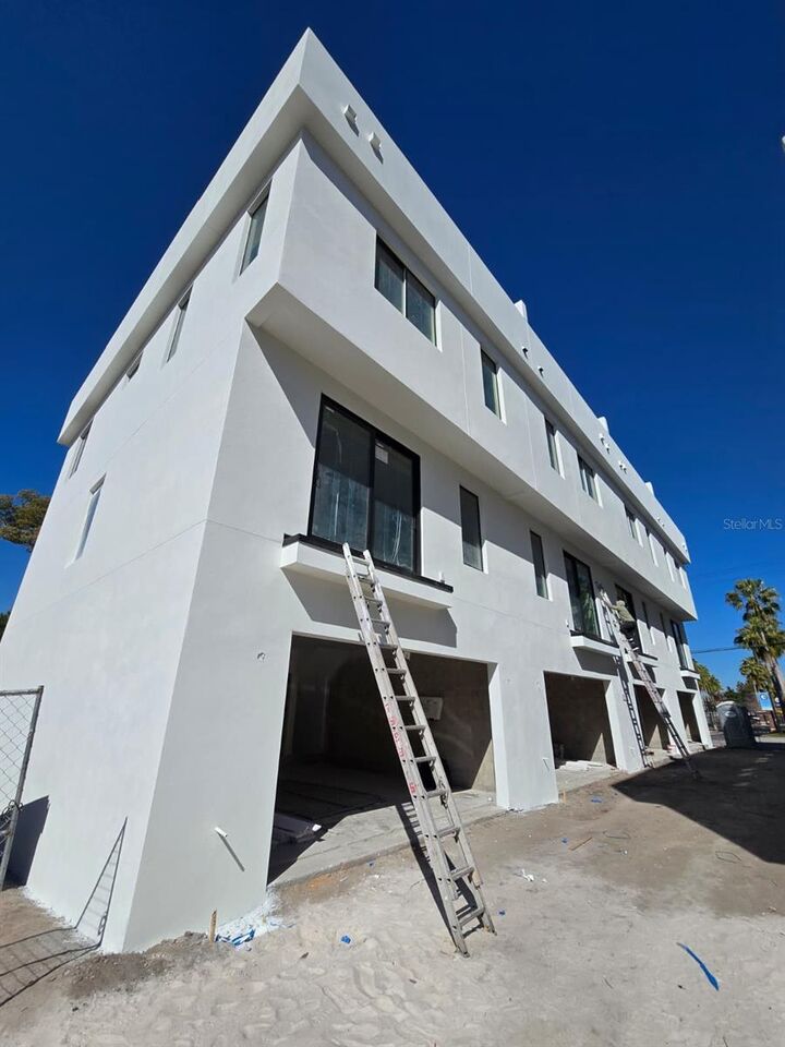 Property Photo:  310 W Columbus Drive 1  FL 33602 