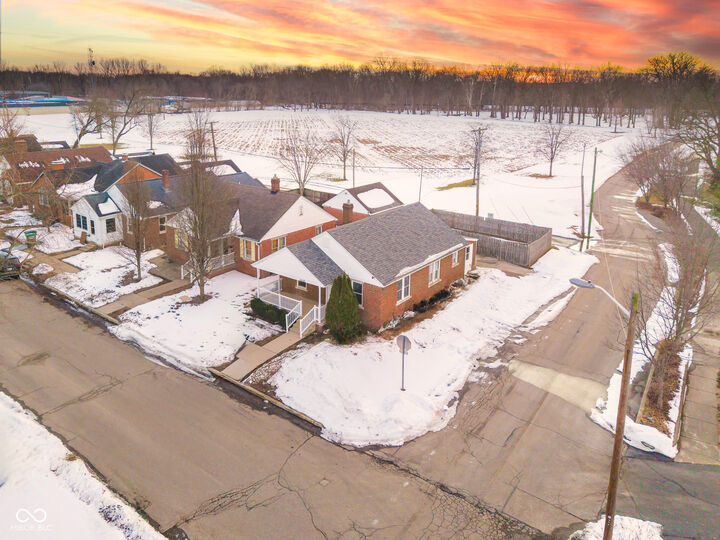 Property Photo: 1640 Lawton Avenue IN 47201