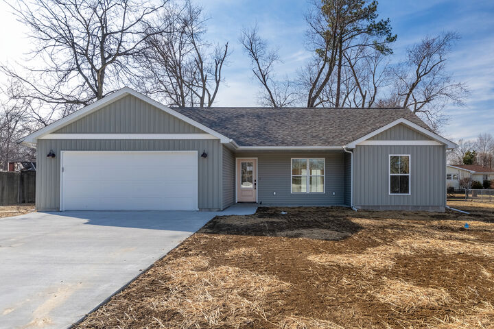 Property Photo:  1200 S Vicksburg Street  IL 62959 
