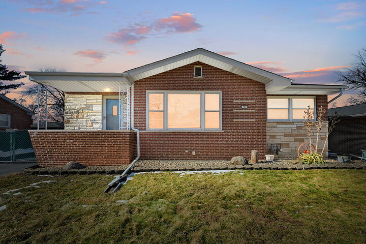 Property Photo:  702 Willow Drive  IL 60411 