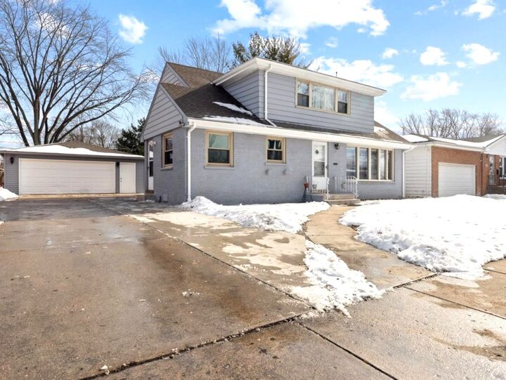 Property Photo: 507 S Waterman Avenue IL 60004