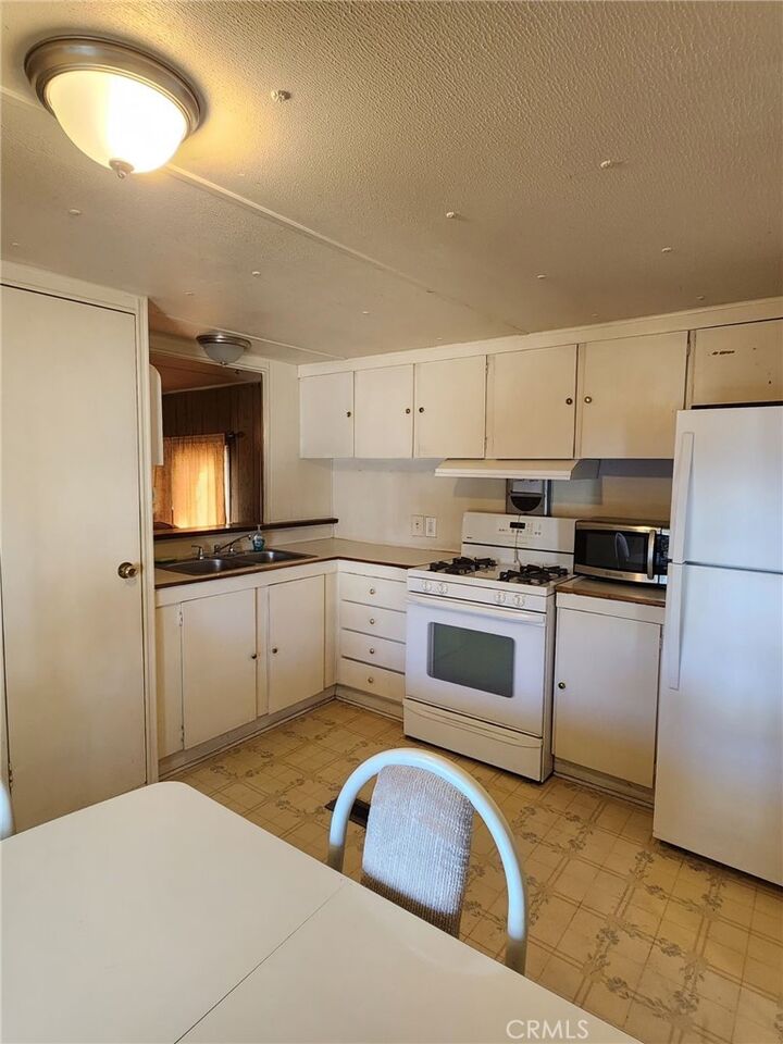 Property Photo:  15940 Stoddard Wells Rd 30  CA 92395 