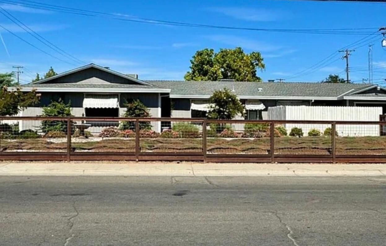 Property Photo:  1900 Bell Street  CA 95825 