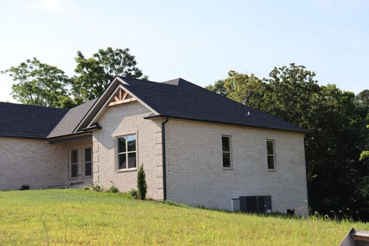 Property Photo: 1534 Buck Ridge Ct TN 37052