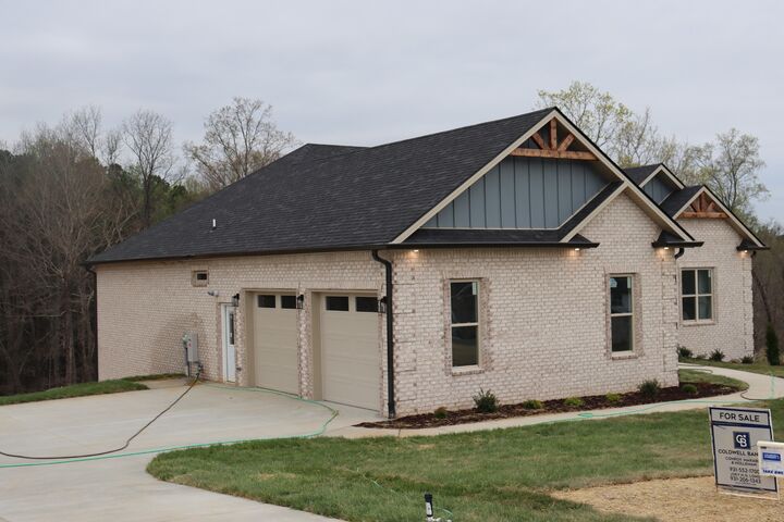 Property Photo:  1534 Buck Ridge Ct  TN 37052 