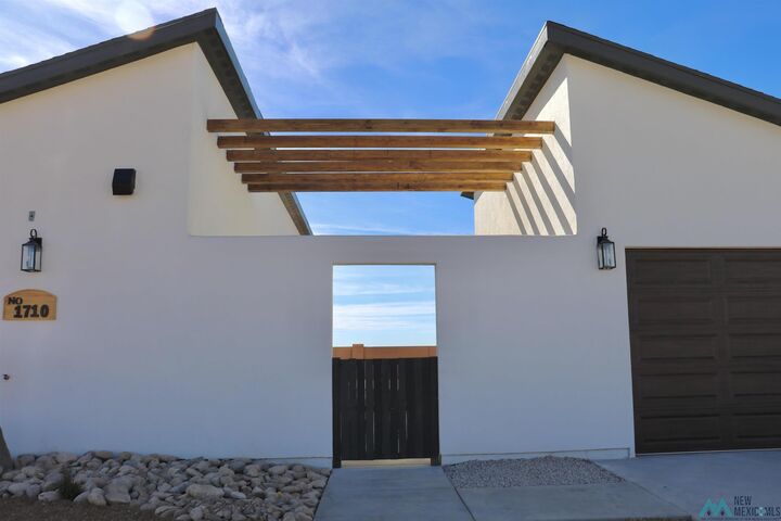 Property Photo:  1710 White Oak Drive  NM 88203 