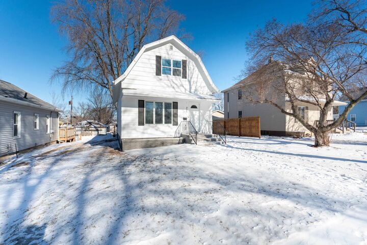 Property Photo:  231 E Snelling Avenue  MN 56208 