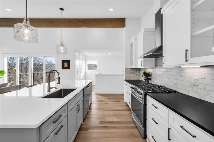 Property Photo:  1757 E Paddock Road  AR 72701 