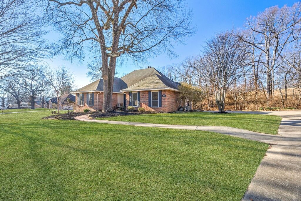 Property Photo: 12017 Red Oak Drive AR 72704