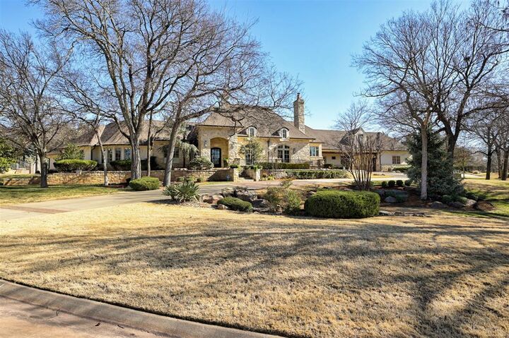 Property Photo:  2204 Catalina Drive  OK 73013 