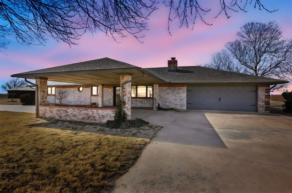 Property Photo: 16069 US Highway 283 Highway OK 73521