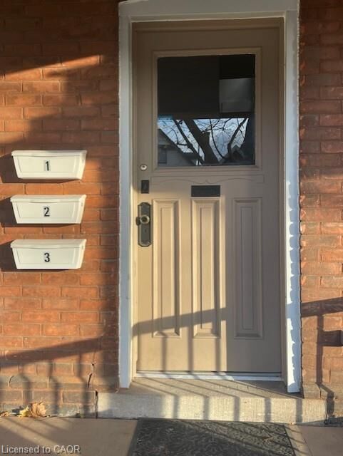 Property Photo: 27 Strathcona Avenue S 2 ON L8P 4J1