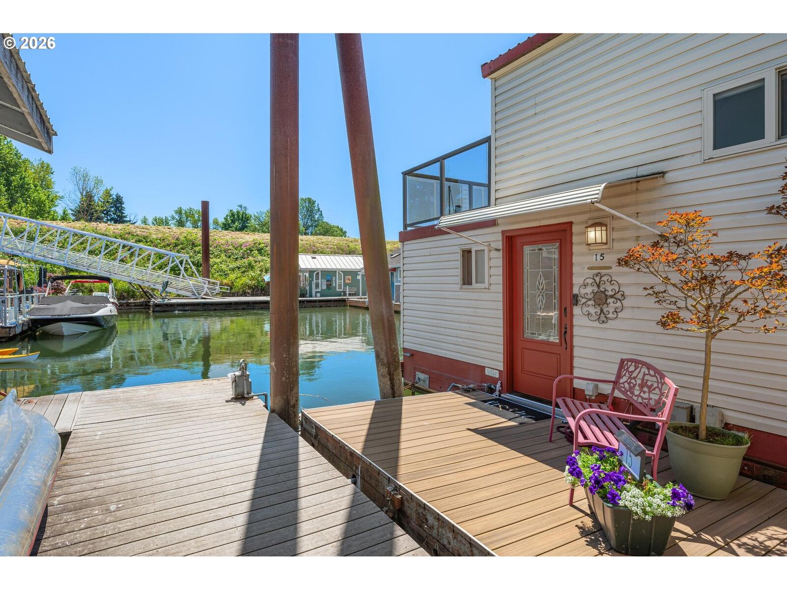 Property Photo: 429 N Bridgeton Rd 15 OR 97217