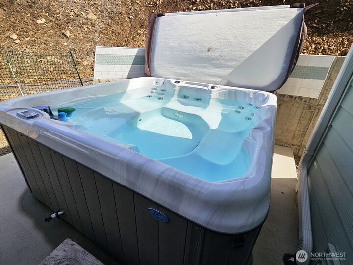 Property Photo:  2080  Bettas Road  WA 98922 