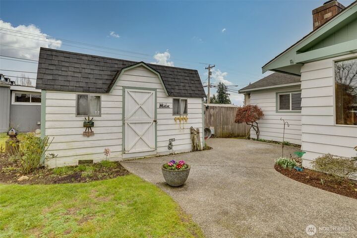 Property Photo: 1922 8th Street WA 98270