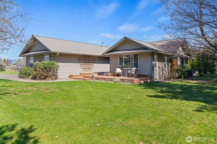 Property Photo:  1350  Number 6 Road  WA 98926 