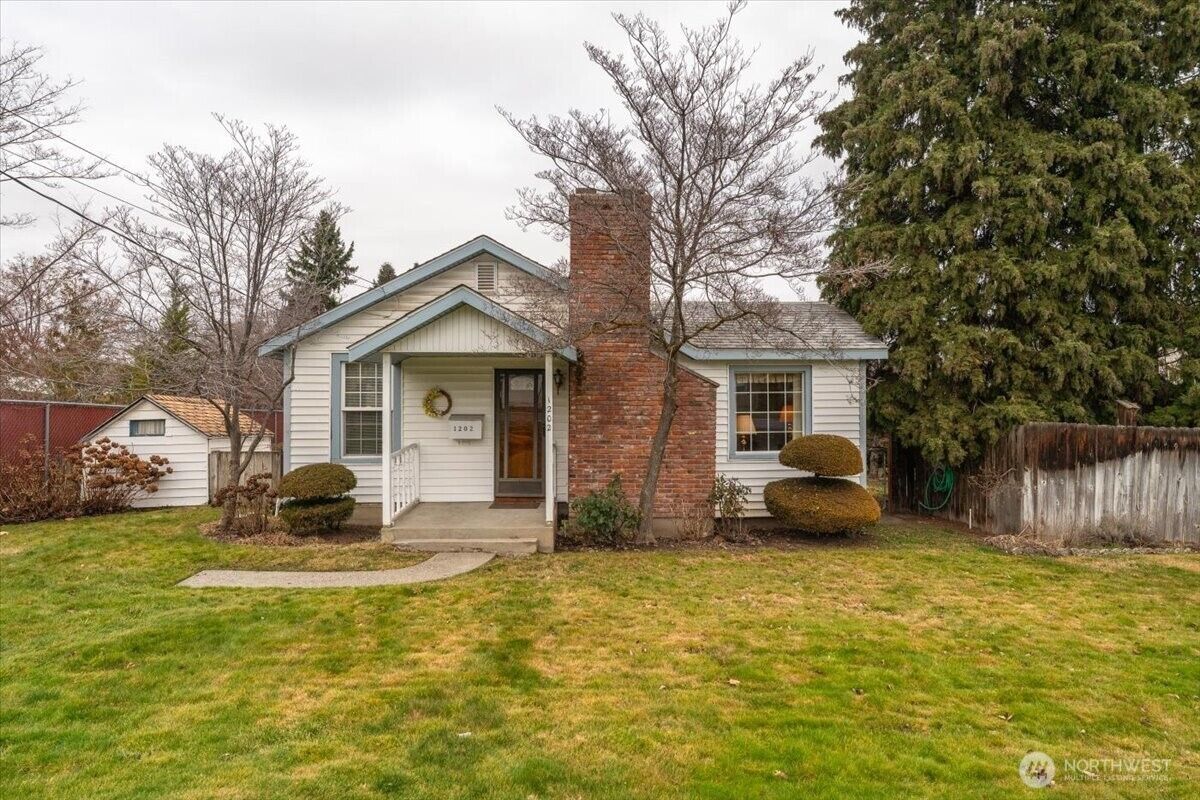 Property Photo: 1202 Fifth Street WA 98801