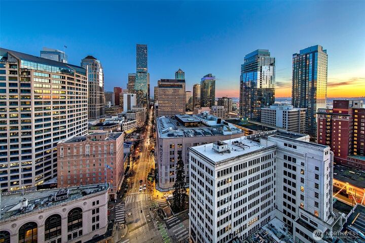 Property Photo: 1920 4th Avenue 2104 WA 98101