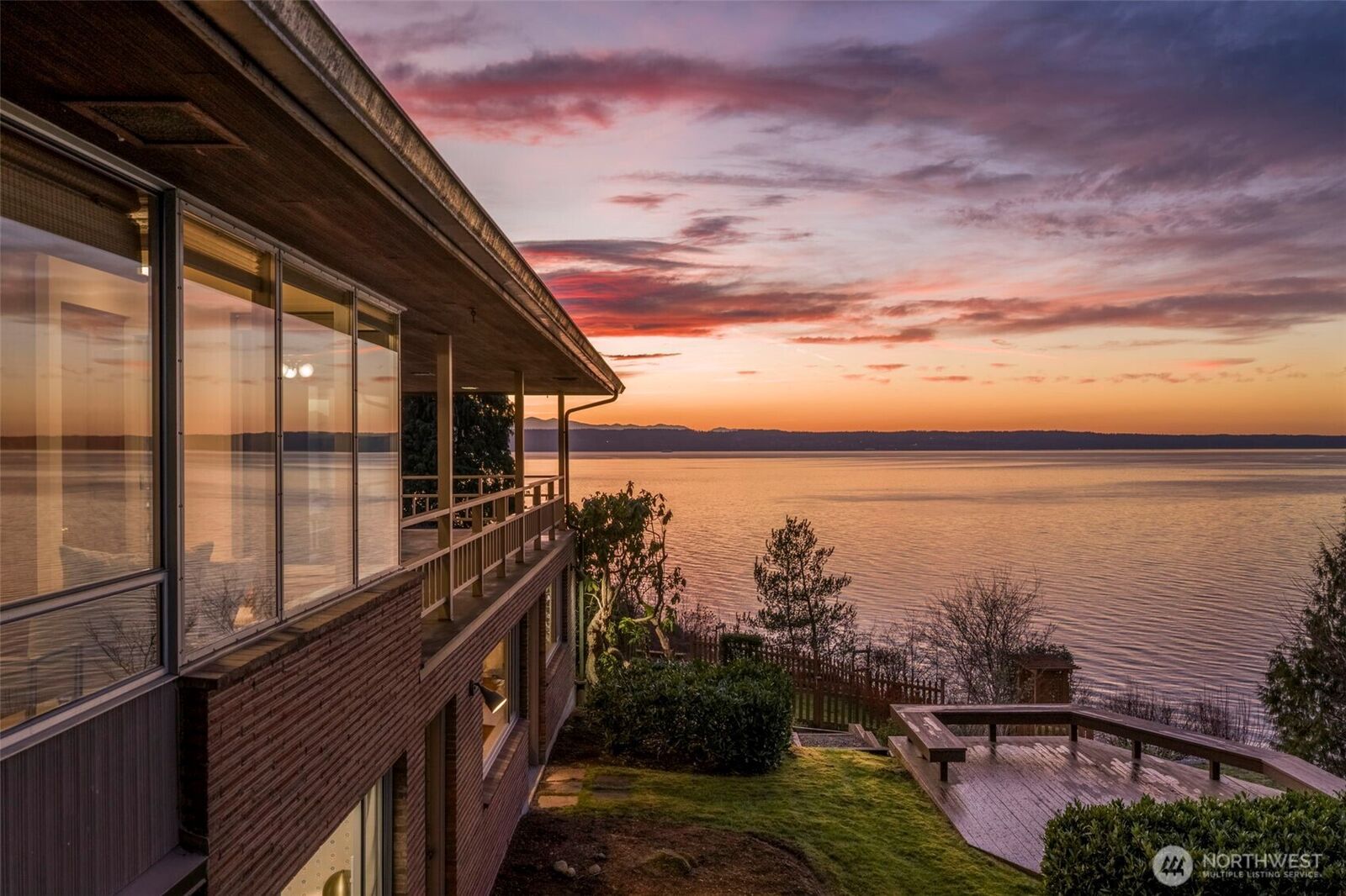 Property Photo:  1203  Madrona Avenue  WA 98203 