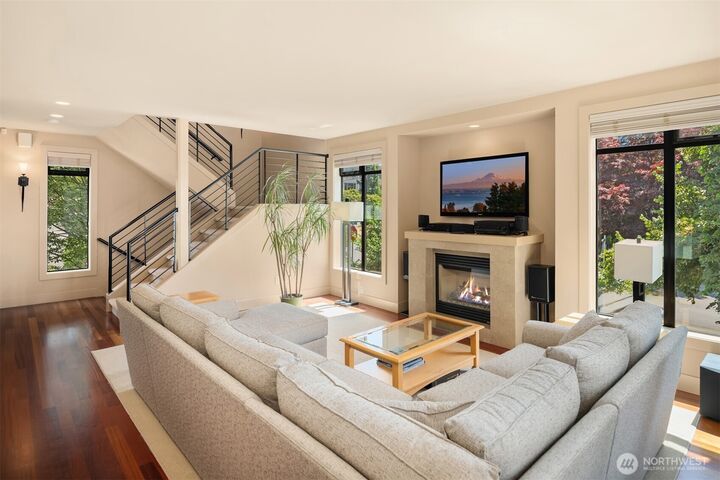 Property Photo:  427  2nd Street S A  WA 98033 