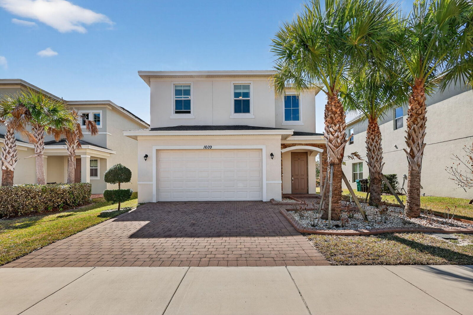 Property Photo:  1609 NW Cataluna Cir Circle  FL 34986 