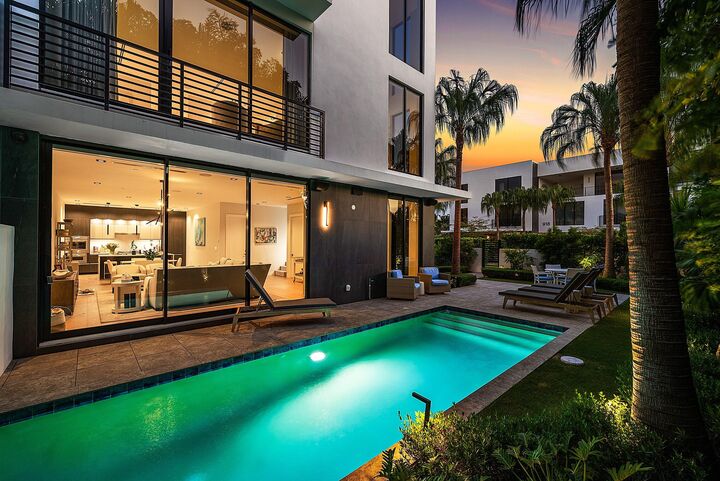 Property Photo: 927 Witherspoon Lane FL 33483