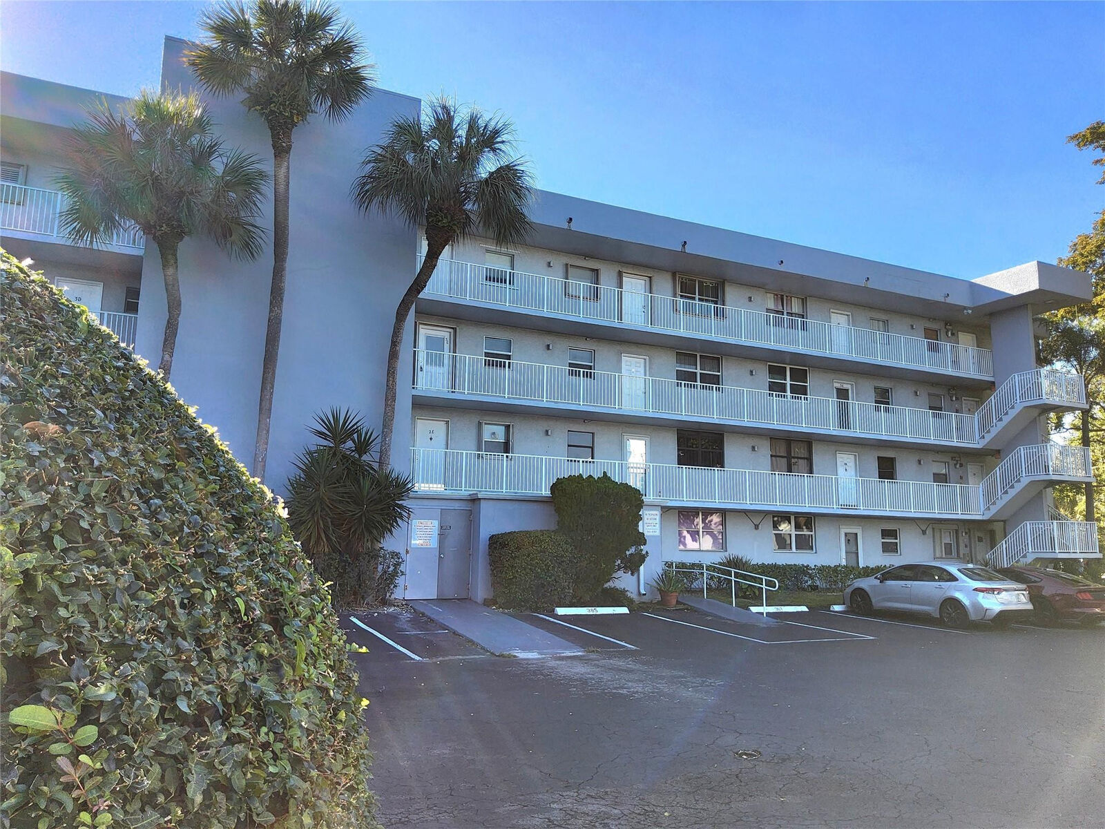 Property Photo: 112 Royal Park Drive 4F FL 33309