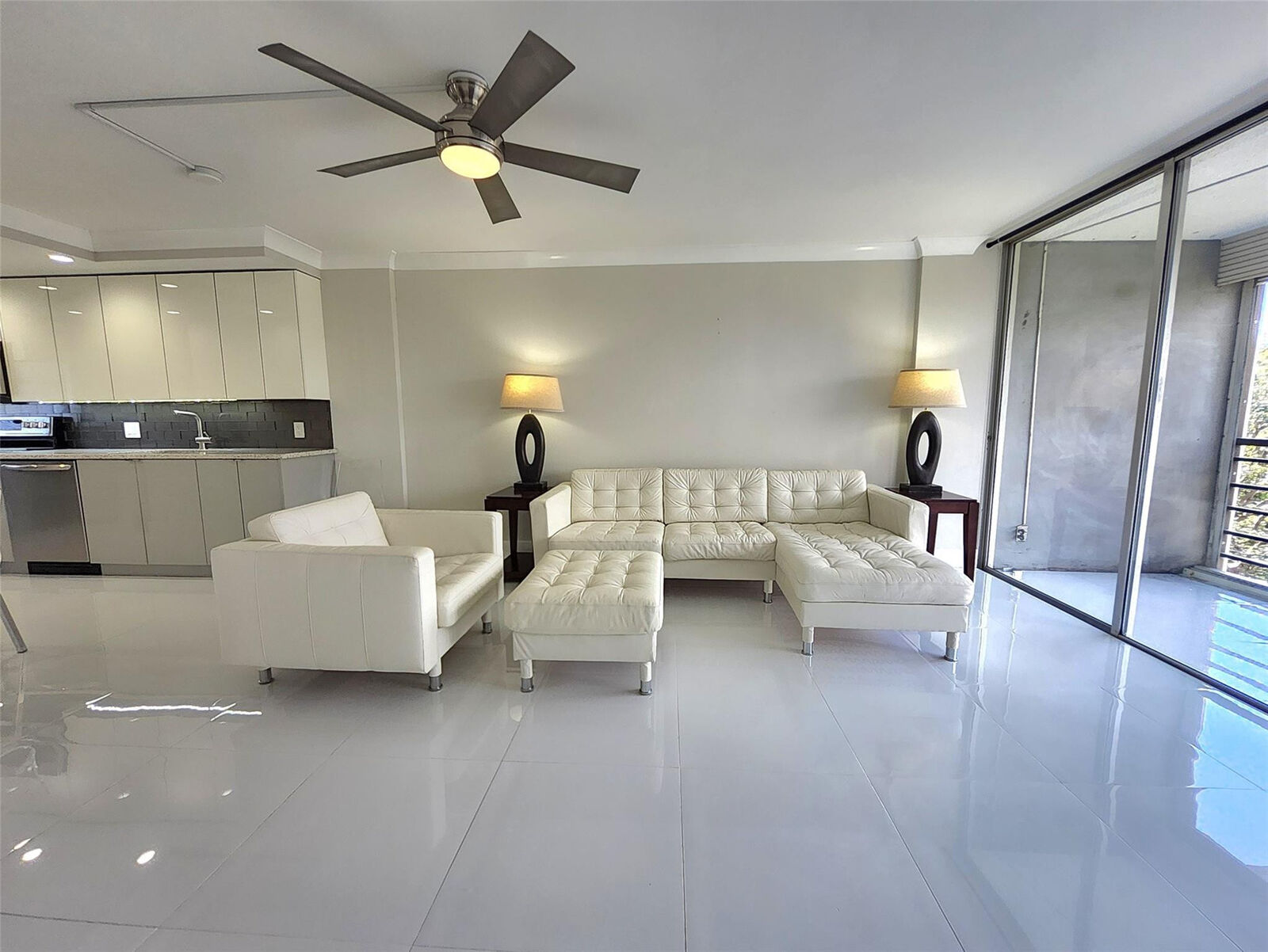Property Photo: 112 Royal Park Drive 4F FL 33309