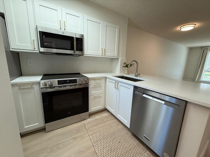 Property Photo:  2106 S Cypress Bend Drive 210  FL 33069 