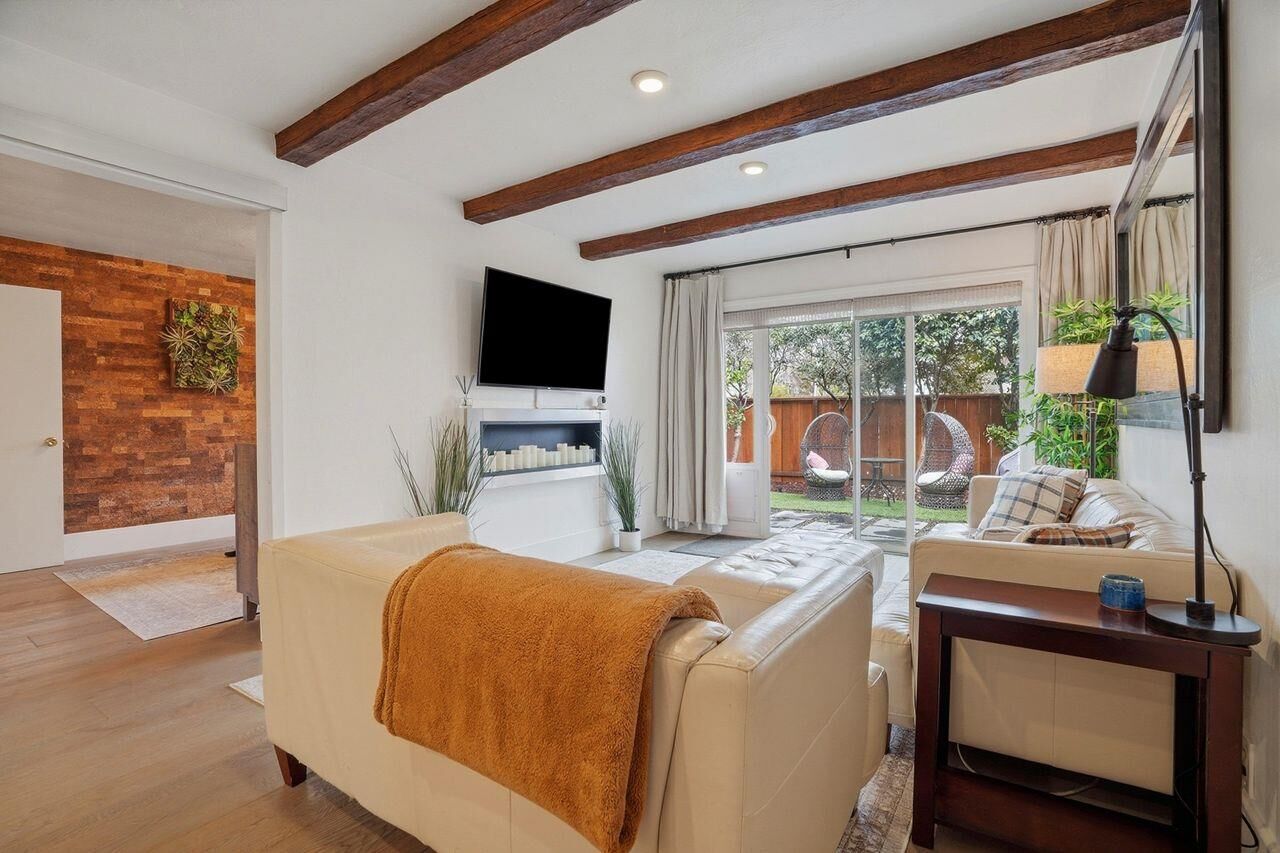 Property Photo:  633 Highland Avenue 1  CA 94401 