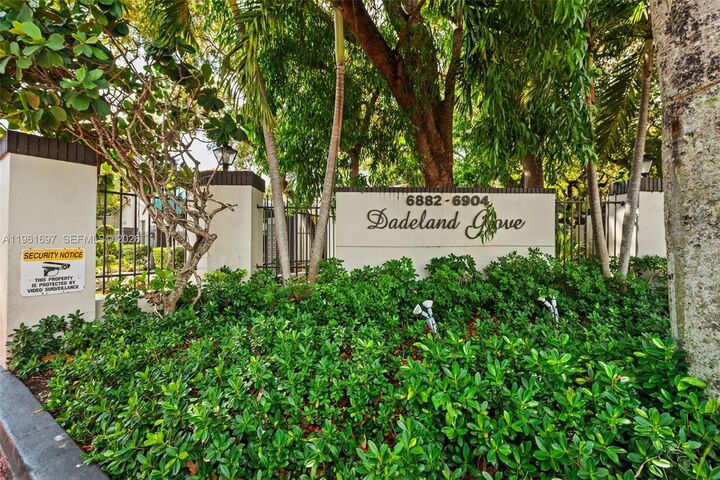 Property Photo: 6886 N Kendall Dr D102 FL 33156