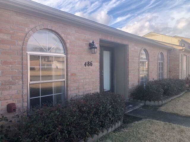 Property Photo: 486 Yorktown Ln TX 77707