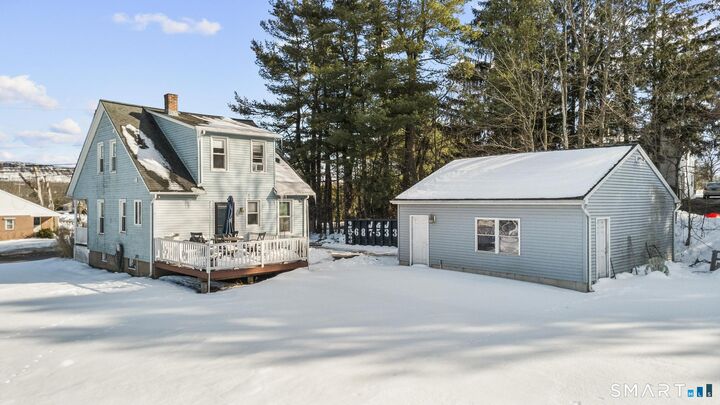 Property Photo:  302 Gravel Street  CT 06450 