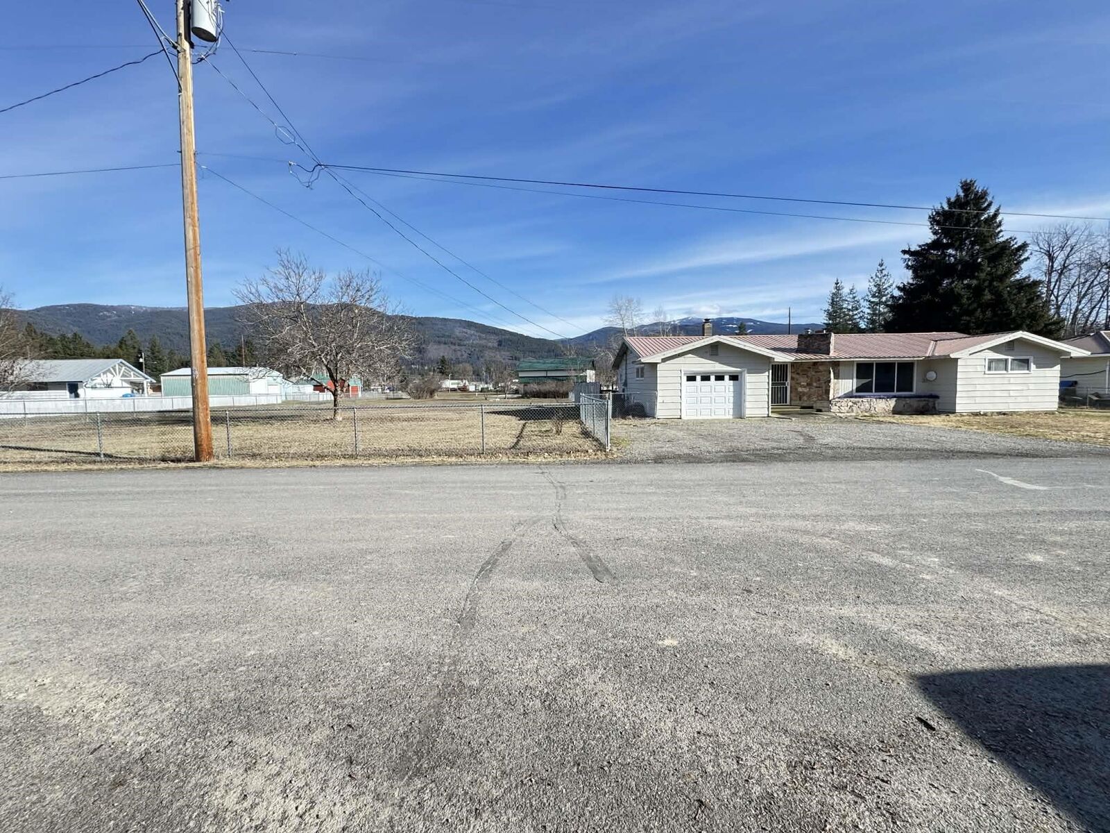 Property Photo:  105 S 7th Ave  WA 99139 