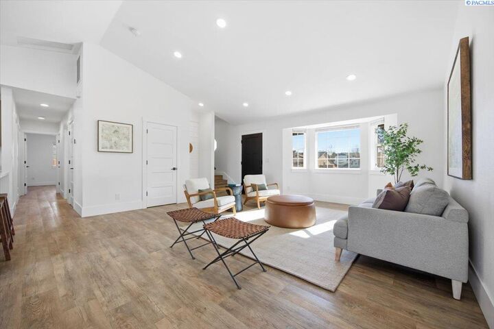 Property Photo:  410 W 49th Avenue  WA 99337 