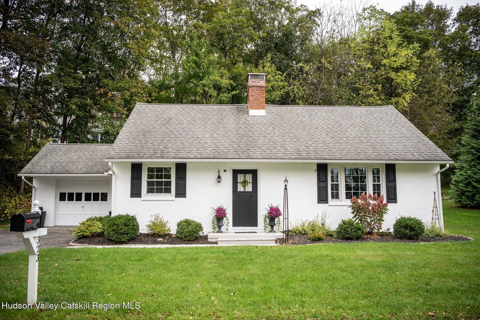 Property Photo:  323 Hillside  NY 12443 