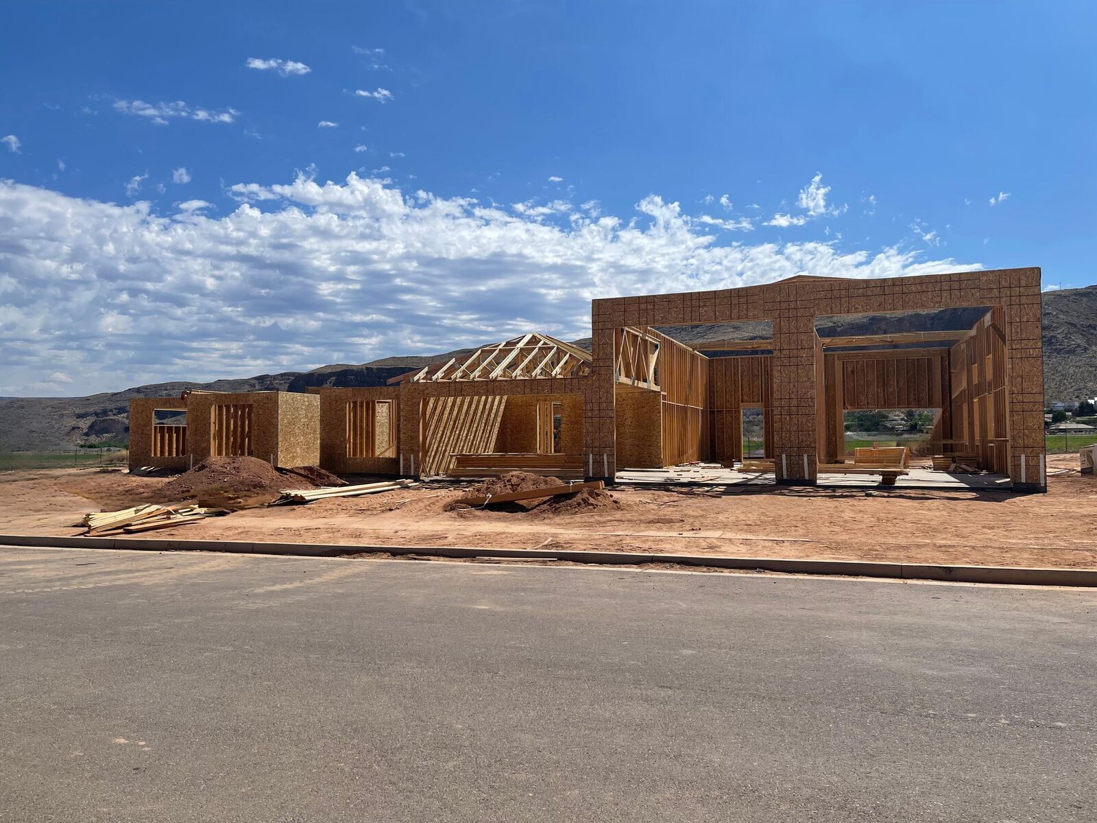 Property Photo: 1915 S 920 W UT 84737
