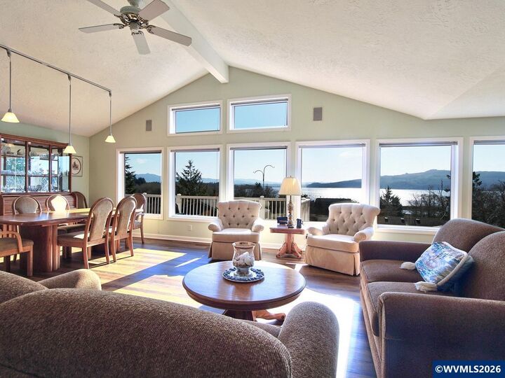 Property Photo: 5185 Main St OR 97107