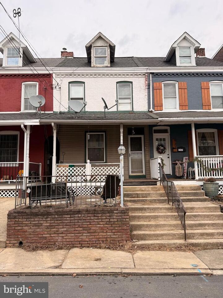 Property Photo:  923 Lititz Avenue  PA 17602 