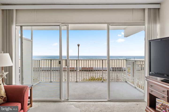 Property Photo: 401 Atlantic Avenue 101 MD 21842
