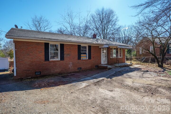 Property Photo:  502 Cardinal Court  NC 28036 