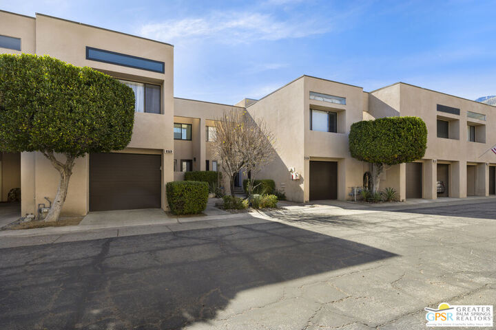 Property Photo: 975 Village Sq CA 92262