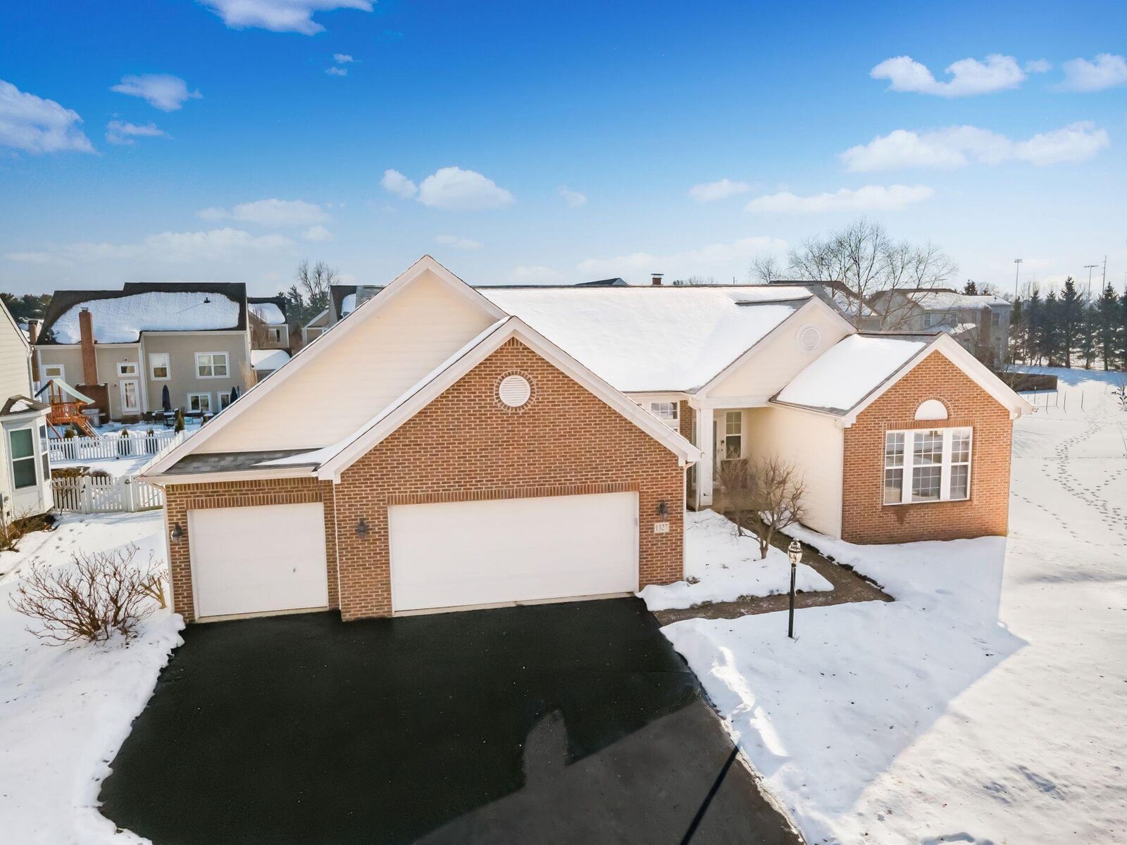Property Photo: 1327 Donahey Street OH 43235