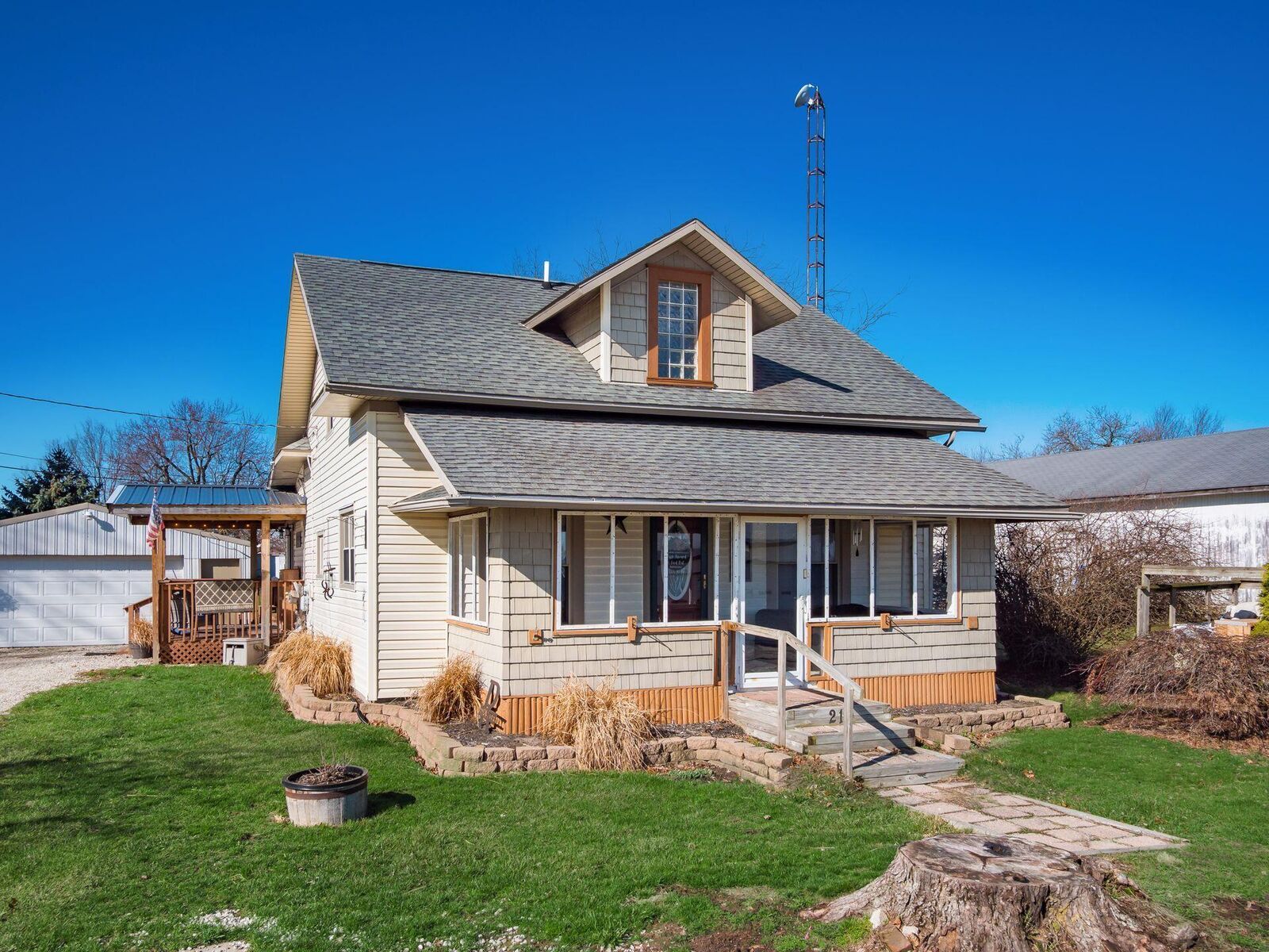 Property Photo:  210 S Elm Street  OH 43340 