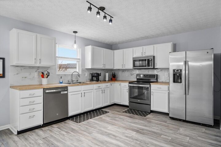 Property Photo:  1595 Morrison Farms Drive  OH 43004 