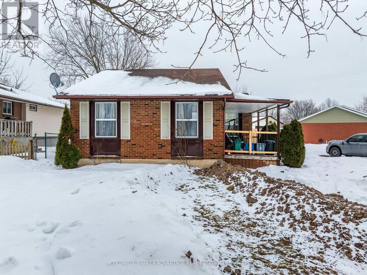 Property Photo:  25 Newleaf Crescent  ON L3C 6B4 