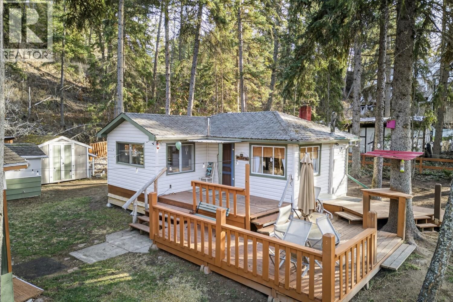 Property Photo: 4878 Ogilvey Avenue BC V0B 1L1