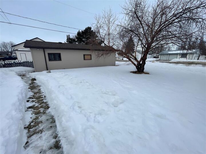 Property Photo:  211 Third Avenue  MB R0K 0H0 